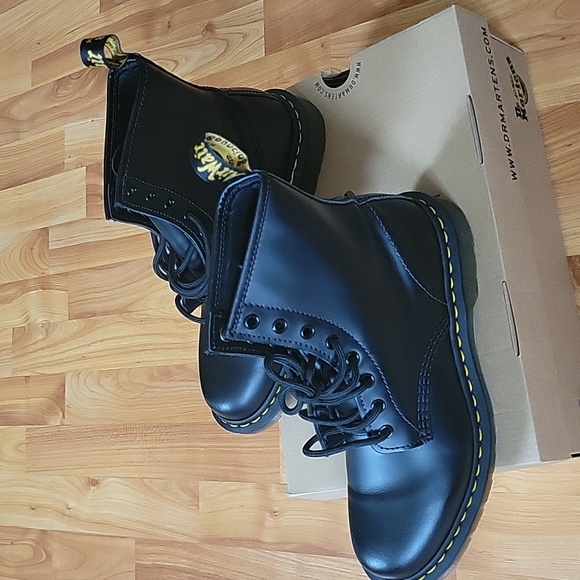 Women's Dr. Martens - Picture 2 of 9